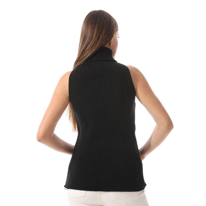 Sleeveless wool pullover with crew neck