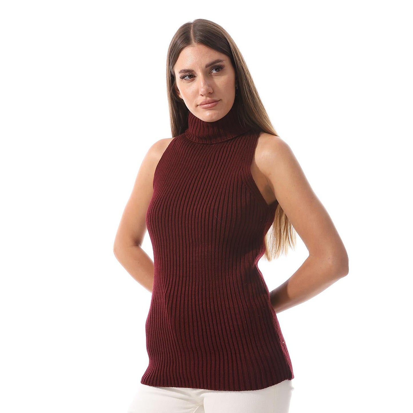 Sleeveless wool pullover with crew neck