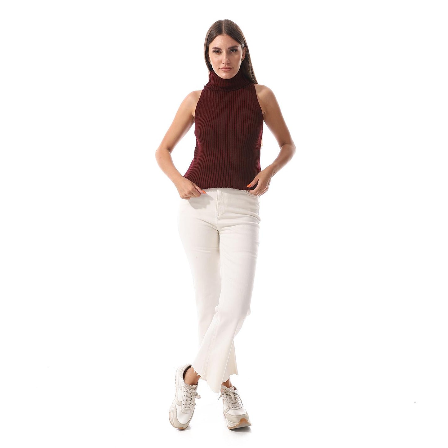 Sleeveless wool pullover with crew neck