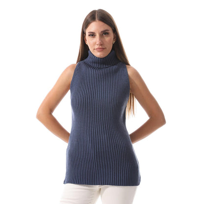 Sleeveless wool pullover with crew neck