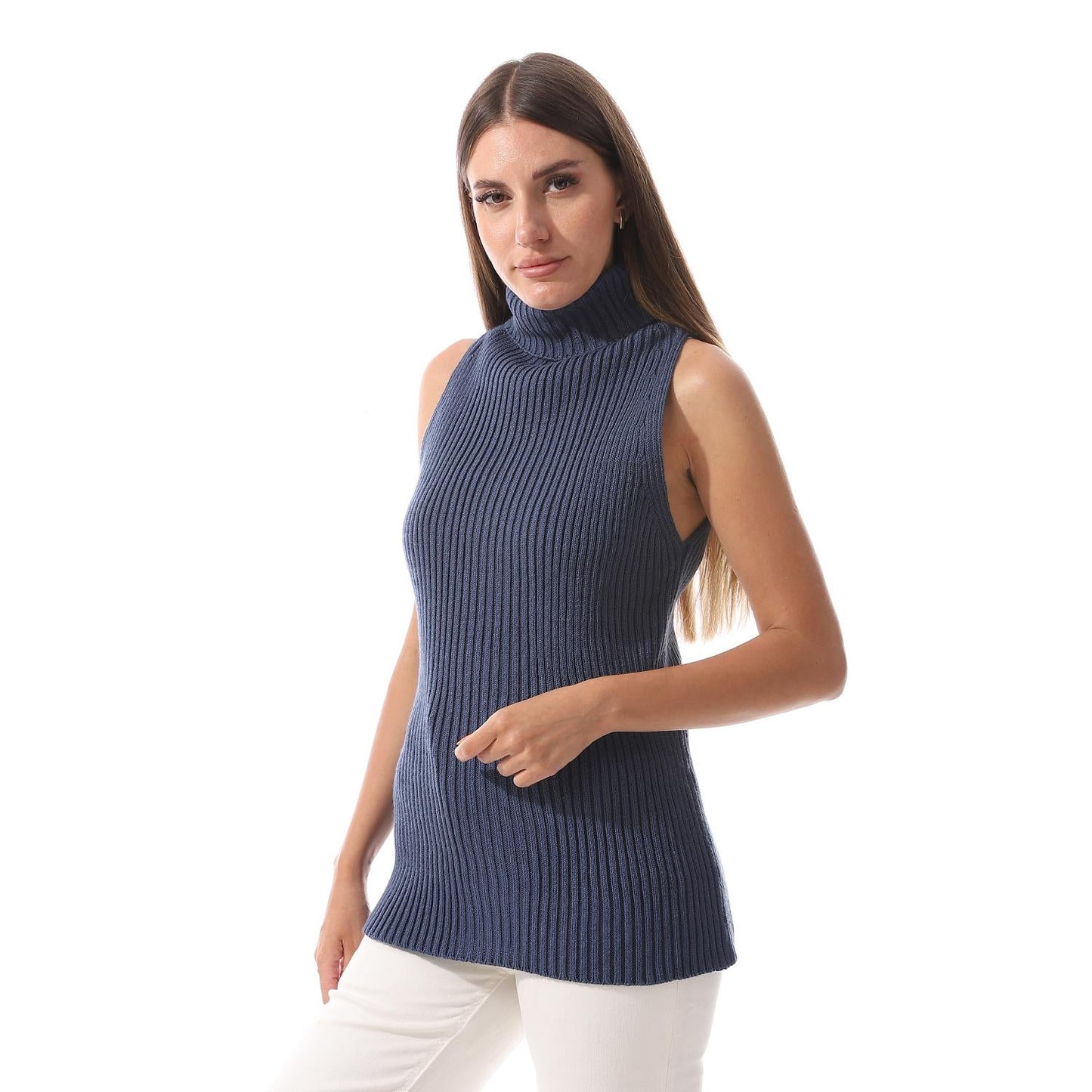 Sleeveless wool pullover with crew neck