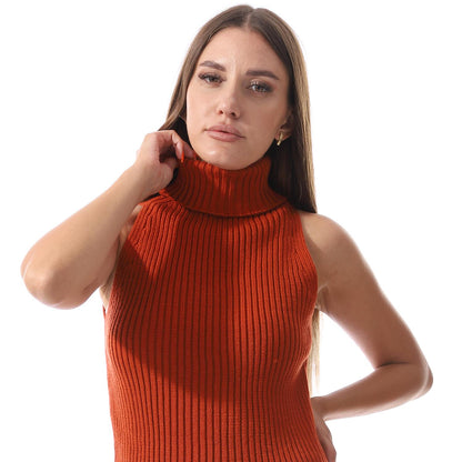 Sleeveless wool pullover with crew neck