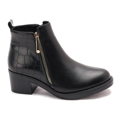 Leather Ankle Boot With Golden Accessories