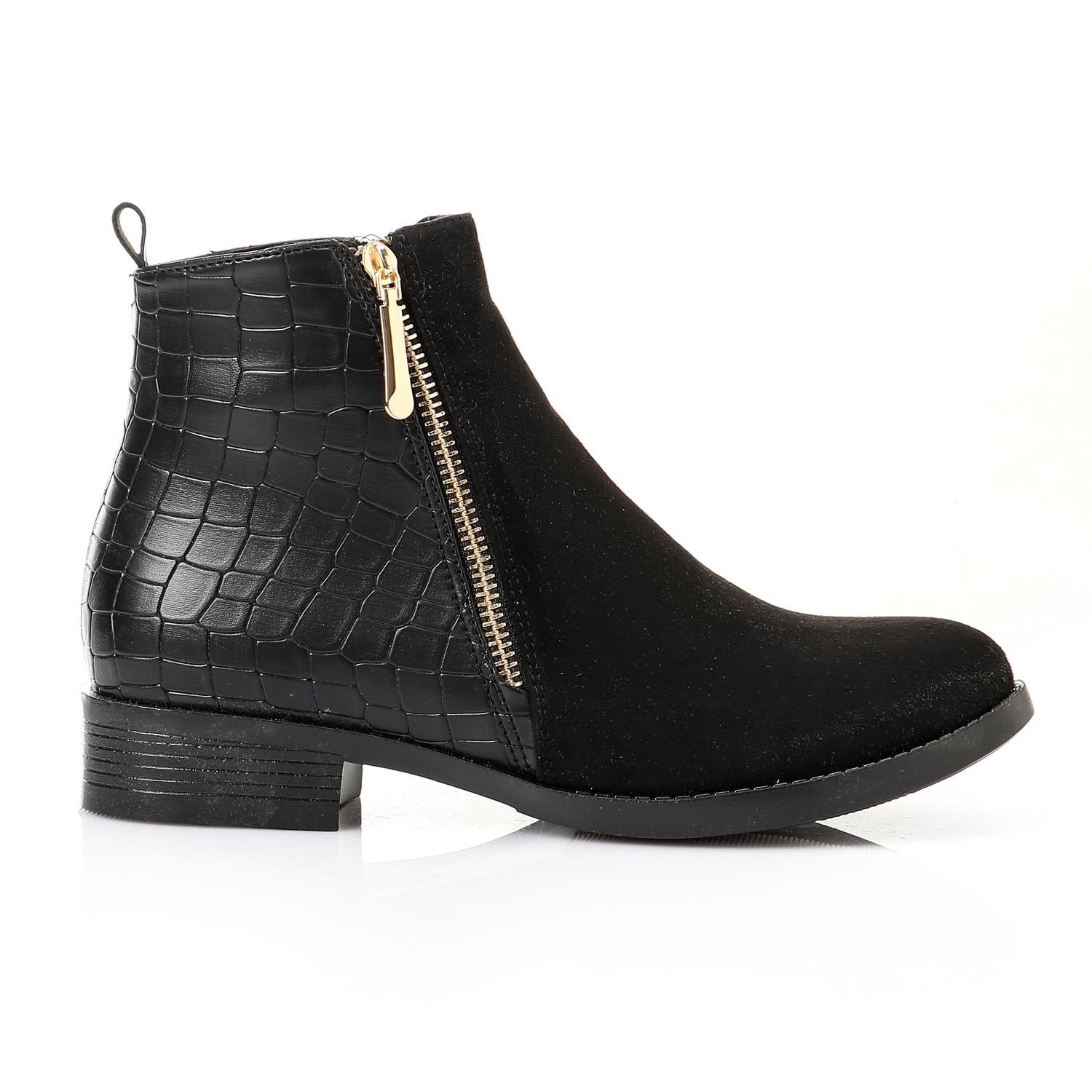 Leather Ankle Boot With Golden Zipper