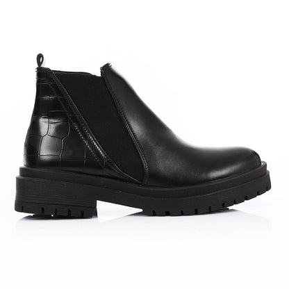 Leather Ankle Boot with Zipper Closure-Black