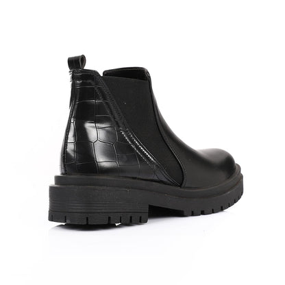 Leather Ankle Boot with Zipper Closure-Black