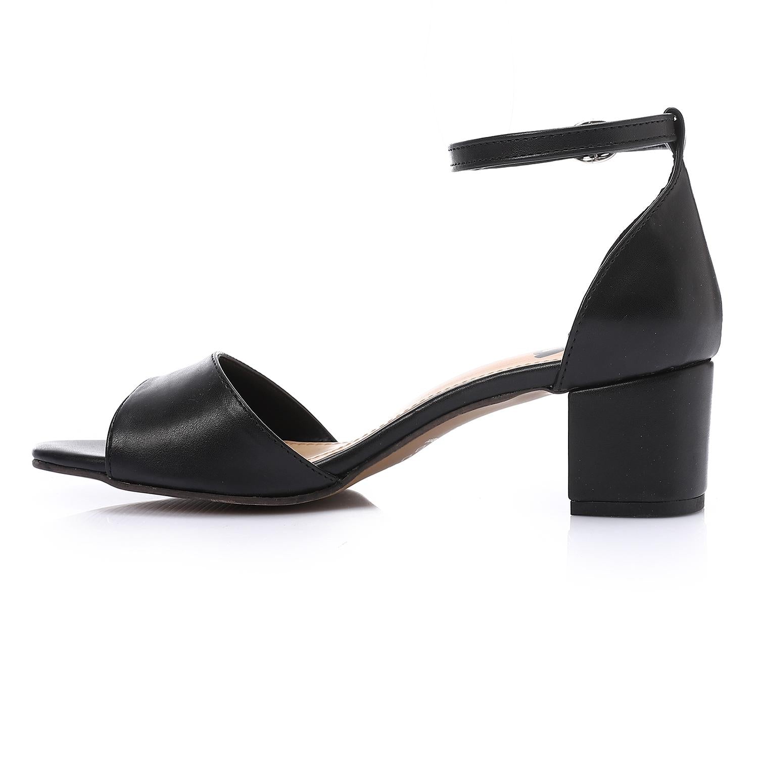Comfortable women's sandal with a wide heel - High Quality Materials- White.